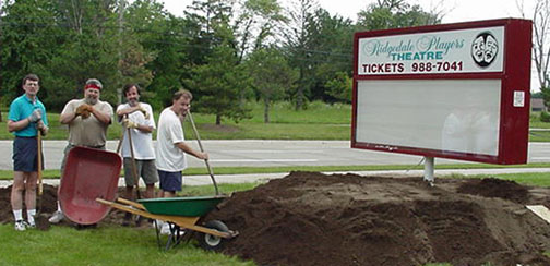 New_Sign_Installation.jpg (43055 bytes)